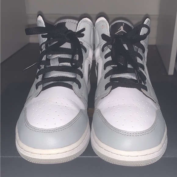Air Jordan 1 Mid Light Smoke Grey - Picture 4 of 10